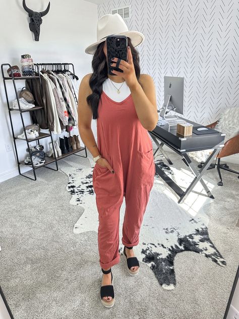 Flowy Jumpsuit Outfit, Boho Jumpsuit Outfit, Boho Outfits Spring, Spring Boho Outfits, Boho Outfits Aesthetic, Jumpsuit Outfit Casual Summer, Meghan Sisco, Boho Outfits Summer, Summer Wineries Outfit