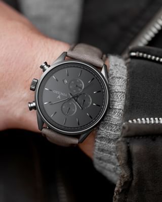 That matte gray face 👌 Vincero Watches, Groom Party, Wood Watch Box, Xmas Wishlist, Winning Products, Mens Gadgets, Interesting Food, Pocket Watches, Leather Watch Bands