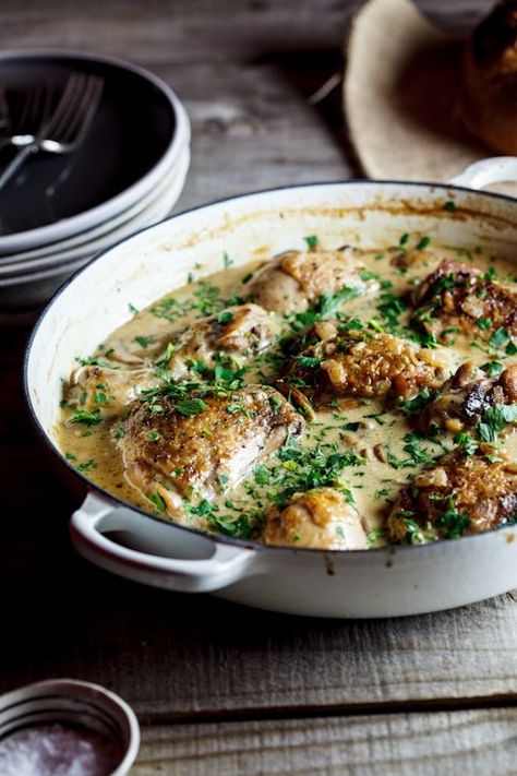 Coq au Riesling recipe: chicken, bacon, mushroom & most importantly, white wine! I use white cooking wine because it has 0 carbs. Nigel Slater, Simply Delicious, Riesling, Poultry Recipes, Comfort Foods, Turkey Recipes, Main Meals, Chicken Dinner, Food For Thought