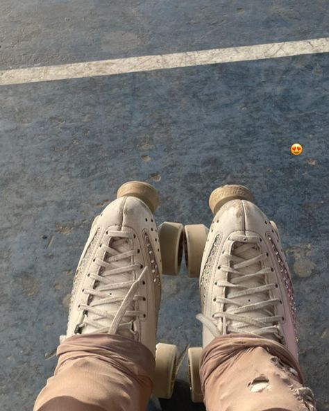 Artistic Roller Skating Aesthetic, Roller Skates Workout, Artistic Roller Skating, Roller Skates Vintage, Skate Aesthetic, I Wont Give Up, Skate 3, Skating Aesthetic, Roller Skate Shoes