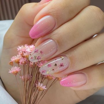 26 Ombre Summer Nails 2024: Trendy Styles for Vibrant Manicures Ombre Summer Nails, Summer Nail Inspiration, Summer Nails 2024, Sunset Hues, Ombre Nail, Flower Nail Designs, Ombre Nail Designs, Nails 2024, Nail Inspiration