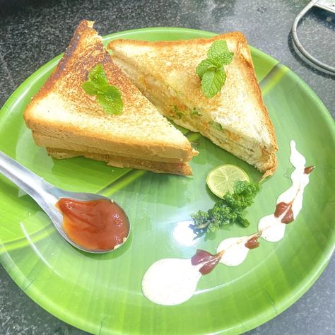 Sandwich 🥪 and easy peasy recipe. Plating Sandwich, Fest Ideas, Food Fest, Easy Peasy Recipes, Plate Design, Food Plating, Easy Peasy, Coffee Shop, Sandwiches