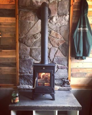 SMALL STOVE REVIEW: Navigator Stove Works - Little Cod - Tiny Wood Stove Small Wood Stoves, Corner Wood Stove, Tiny House Wood Stove, Wood Stove Surround, Wood Stove Chimney, Small Wood Burning Stove, Wood Stove Hearth, Wood Burning Stoves Living Room, Tiny Wood Stove