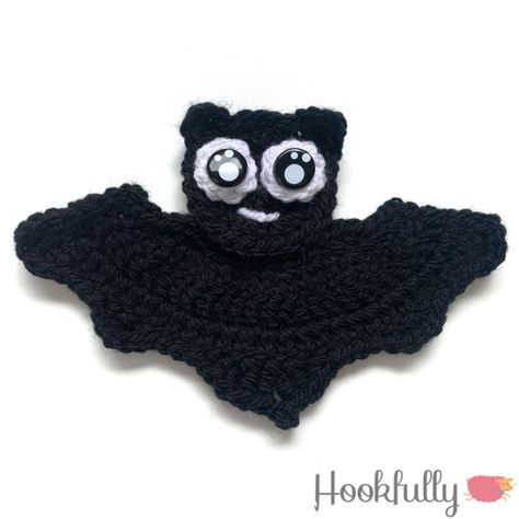 Bat Applique, Flat Crochet, Crochet Bat, Halloween Applique, Crochet Applique Patterns Free, Cute Halloween Decorations, Kawaii Faces, 4mm Crochet Hook, Bat Pattern