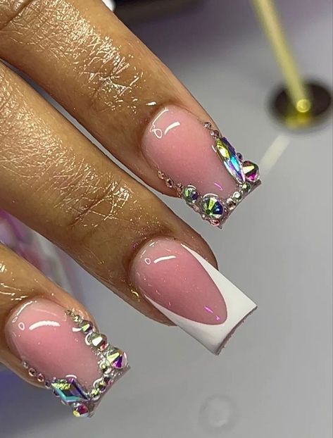 Short Rhinestone French Tip Nails, Short French Nails With Rhinestones, Nail Ideas Gems, French Tip With Gems, Short Nail Inspo, French Tip Acrylic Nails, Dope Nail Designs, Short Square Acrylic Nails, Exotic Nails