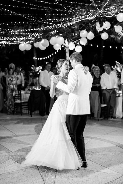 Bride and Groom First Dance Wedding Pictures Poses Bride And Groom First Look, Bride And Groom Dancing Photography, First Dance Wedding Pictures, First Dance Picture, First Dance Poses, Wedding Photo Ideas First Dance, Bride And Groom First Dance Photos, First Dance Picture Wedding, Wedding Photography First Dance