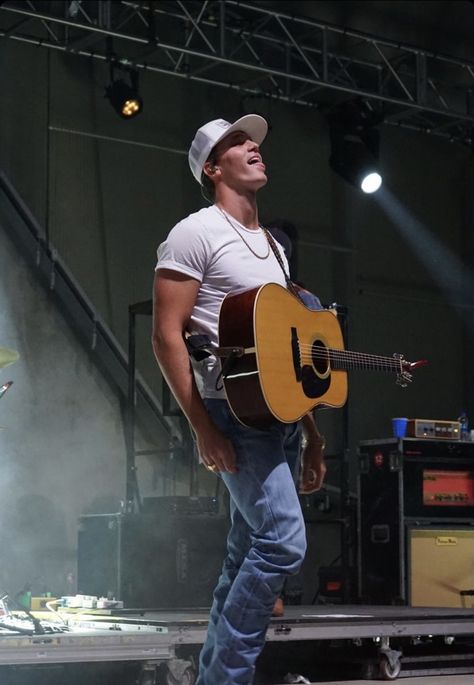 Country Singer Aesthetic Men, Hot Country Guys With Curly Hair, Parker Mccollum Aesthetic, Parker Mccollum Wallpaper, Country Singer Aesthetic, Country Concert Pictures, Hot Country Guy, Country Boy Outfits, Parker Mccollum