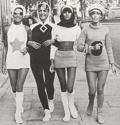 Isabel Costa, Vintage Fashion 70s, Space Age Fashion, Four Women, Moda Hippie, Decades Of Fashion, Swinging London, Walking Down The Street, 60s 70s Fashion