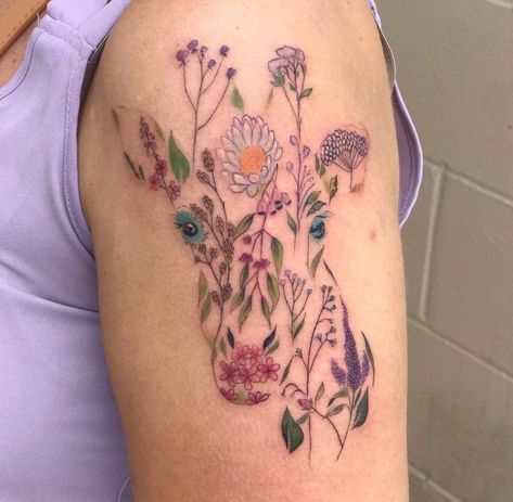 Giraffe Tattoo Watercolor, Floral Giraffe Tattoo, Giraffe And Flower Tattoo, Giraffe Flower Tattoo, Giraffe Tattoo With Flowers, Giraffe Tattoo Design, Tattoo Wildflowers, Coolest Tattoos, Giraffe Tattoo