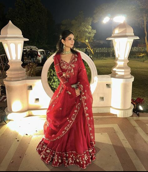 Best Indian Wedding Dresses, Reception Outfit, Latest Bridal Lehenga, Indian Outfits Lehenga, Lehenga Designs Simple, Indian Bride Outfits, Traditional Indian Dress, Traditional Indian Outfits, Indian Dresses Traditional