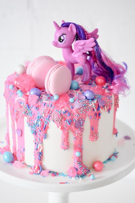 My Little Pony Birthday Party Cake, My Little Pony Cupcakes, Mlp Party, Movie Cake, 4de Verjaardag, My Little Pony Cake, Movie Cakes, Little Pony Cake, My Little Pony Birthday Party