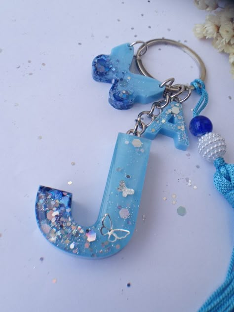 J Resin Keychain, Diy Crystal Crafts, Diy Resin Keychain, Resin Pendant Diy, Strawberry Gifts, Basic Hand Embroidery Stitches, Pink Wallpaper Girly, Resin Crafts Tutorial, Handmade Keychains