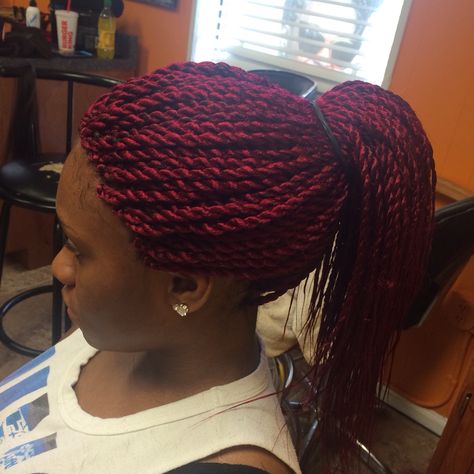 Senegalese twist with burgundy color Burgundy Senegalese Twist, Senglease Twist, Burgundy Braids, Maroon Hairstyles, Senegalese Braids, Feed In Braids Ponytail, Senegalese Twist Hairstyles, Senegalese Twist Braids, Braids Twist