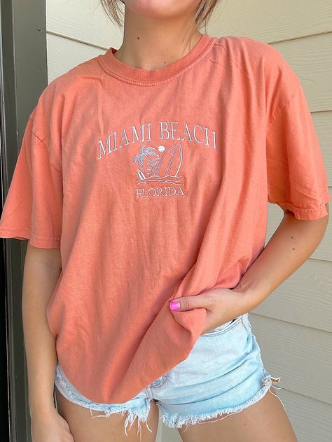 Summer Office Outfits, Beachy Outfits, Summer Office, Beach Tee, Outfit Inspo Summer, Casual Preppy Outfits, Trendy Outfits For Teens, Office Outfit, Cute Outfits For School