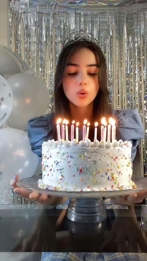 Happy Birthday Reels Video, Birthday Video Ideas Instagram, Birthday Reel Ideas, Birthday Reels Instagram Ideas, Adult Birthday Photoshoot Ideas, Happy Birthday Reels, Birthday Reels Instagram, Birthday Videos Aesthetic, Happy Birthday Video Ideas