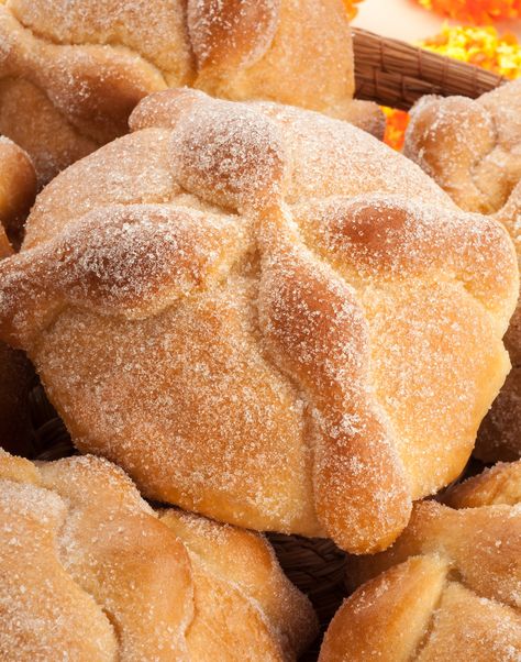 Bread Of The Dead, Mexican Sweet Bread, Mexican Sweets, Mexican Pastries, Mexican Sweet Breads, Mexican Desserts, Mexican Bread, Pane Dolce, Den Mrtvých