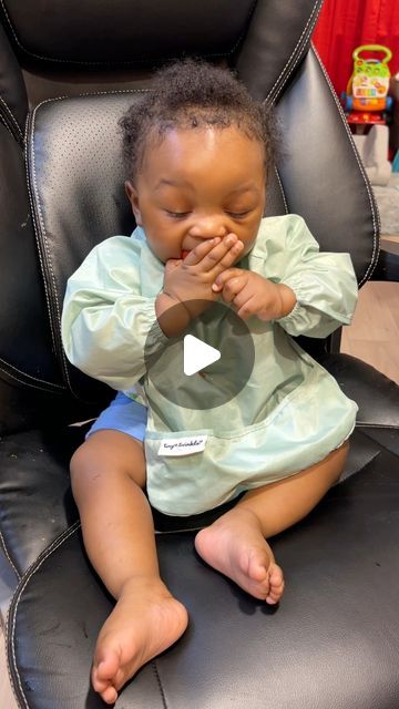 Jess Cyril on Instagram: "He loves every fruit I have given him so far. He is just a fruit person. #fyp #momlife #foryoupage #foryou #andrewjnr #boymom #viralvideo #dadlife #mumlife #babyfoodidea #baby" Baby Moving In Belly Video, Human Babies, Adorable Babies, Baby Videos, A Fruit, Dad Life, Funny Baby, Boy Mom, Kids Videos