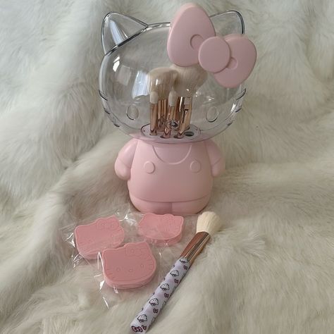 Hello kitty makeup brush and sponge holder Hello Kitty Brush, Room Wishlist, Kitty Makeup, Pink Brush, Hello Kitty Merchandise, Hello Kitty Makeup, Makeup Sponges, Hello Kitty Aesthetic, Makeup Holder