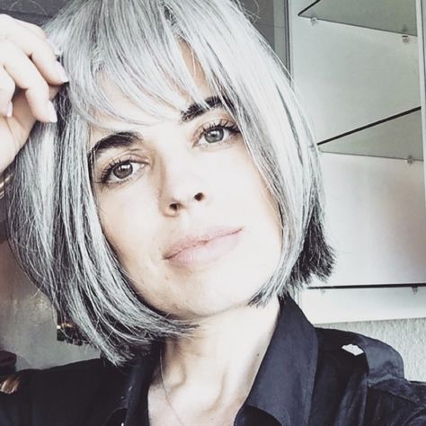 Hair Color Grey Silver, Grey Hair Color Silver, Grey Hair With Bangs, Grey Bob Hairstyles, Grey Hair Don't Care, Grey Hair Styles, Gray Hairstyles, Gorgeous Gray Hair, Grey Hair Inspiration