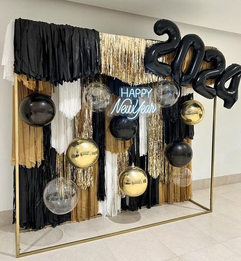 New Year’s Eve Balloon Decor, New Years Photo Backdrop, New Year Photo Booth, New Year's Eve Backdrop, Party Rental Ideas, Christian Christmas Decorations, New Year Backdrop, Holiday Balloons, Black And Gold Theme