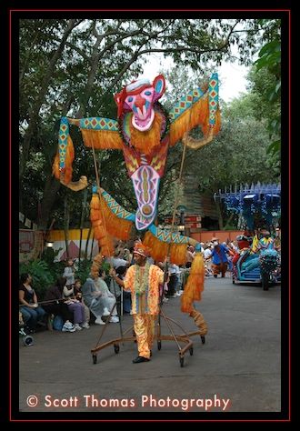 Jammin' Jungle Parade at Animal Kingdom is the best parade ever!!!! Parade Puppets, Foam Costume, Homecoming Floats, Monkey Puppet, Disney Parade, Play Props, South American Art, Disney Movies To Watch, Puppet Theatre