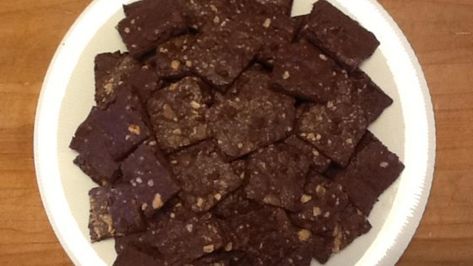 Make your own crispy brownie brittle with this easy recipe instead of buying bags of it at the store! Brownie Crisps Recipes, Brownie Crisps, Mmm Cookies, Crisps Recipe, Brownie Brittle, Chewy Brownies, Peanut Butter Brownies, Crisp Recipe, Brownie Mix