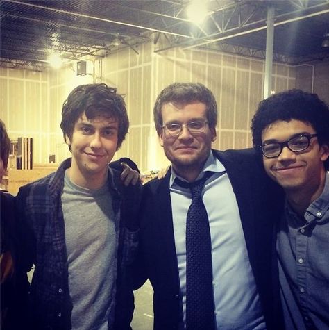 John with some of the Paper Towns cast on the last day of filming! Nat Wolff Paper Towns, Paper Towns Movie, Nat Wolff, John Boyega, Paper Towns, The Fault In Our Stars, John Green, Creative Outlet, Loreal Paris