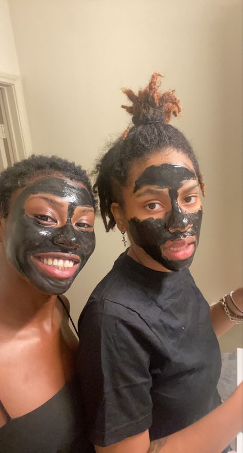 Face Mask Couple, Mask Couple, Black Dating, Black Face Mask, Face Mask Black, Mascara Facial, Couple Portraits, Black People, Girl Face