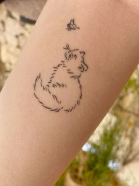 Memorial Tattoo For Cat, Small First Tattoos, Minimalist Cat Tattoo, Cat Outline Tattoo, First Time Tattoos, Kitten Tattoo, Cat Tattoo Simple, 10 Tattoo, Cute Cat Tattoo