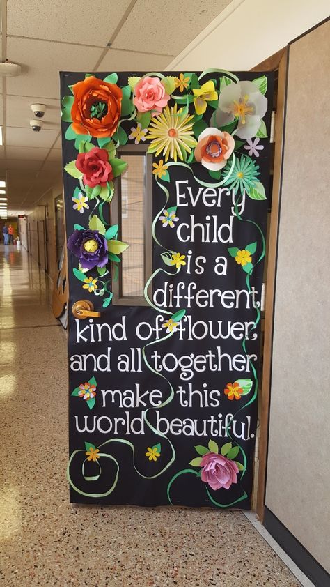 The best classroom door ever. Classroom Door Ideas, School Door Decorations, Diy Classroom Decorations, Preschool Bulletin, Preschool Classroom Decor, School Doors, Teacher Doors, Elementary Classroom Decor, Porte Decorate