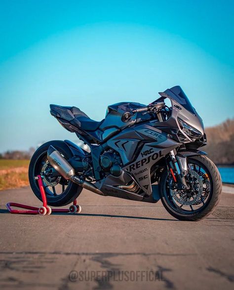 Honda Cbr650r, Bike Wallpaper, Custom Sport Bikes, Honda Bikes, Best Bike, Stance Cars, Bike Photoshoot, Bike Photography, Pretty Bike