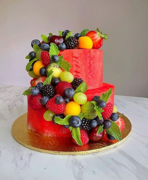 Birthday Cake Fruit, Perfect Birthday Cake, Winter Torte, Fruit Birthday Cake, Fruit Cake Design, Fresh Fruit Cake, Fruit Platter Designs, Cake Fruit, Fruit Birthday