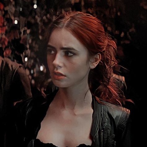 ❪ shadowhunters: the mortal instruments: city of bones ❫ Clary Fairchild Lily Collins, Lily Collins Red Hair Clary Fray, Clary Fray Lily Collins, Mythology Characters, Reign Serie, Clary Fairchild, Twd Comics, Hex Girls, Clary Fray