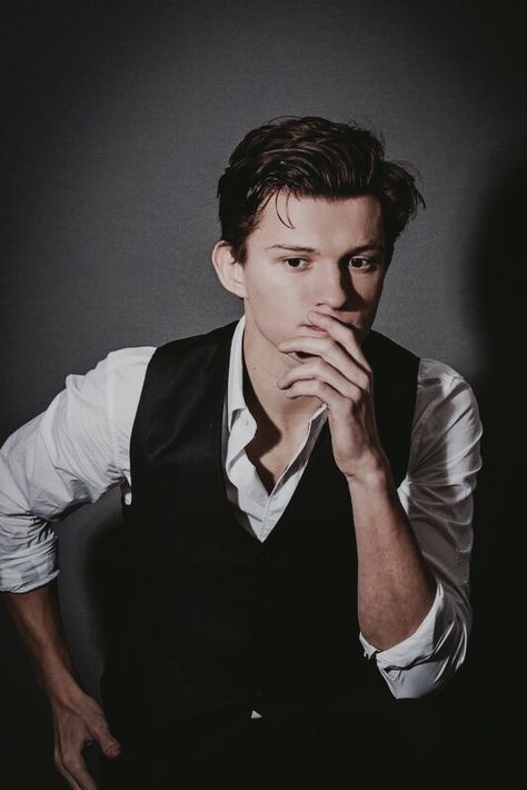 Tom Holland Haircut, Zendaya And Boyfriend, Tom Holland Zendaya, Tom Holland Imagines, Tom Holland Peter Parker, Tom Holland Spiderman, Tommy Boy, Men's Toms, Marvel Actors