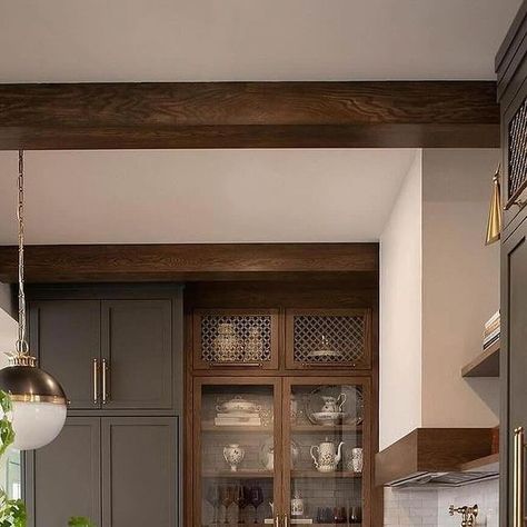 Becki Owens on Instagram: "It’s all in the  details - that warm wood and color together are 👌🏻👌🏻 Also our weekend sales pics are up on the blog! 
Design @westend.interiors" Kitchens Without Windows, Urbane Bronze, Black Cabinet Hardware, Kitchen 2024, Dark Kitchen Cabinets, House Interiors, Gorgeous Kitchens, Custom Home Designs, Luxury House Designs