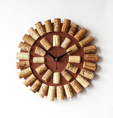 15 Genius Handmade Wine Cork Craft Ideas You Can DIY In No Time Wine Cork Diy Projects, Easy Upcycle, Cork Diy Projects, Diy Cork Board, Diy Cork, Wine Cork Holder, Wine Cork Wreath, Cuadros Diy, Recycled Wine Corks