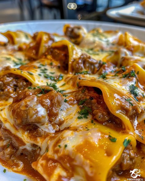 CHEESESTEAK TORTELLINI IN RICH PROVOLONE SAUCE 🧀🥩🍝 Ingredients: 1 lb cheese tortellini 1 lb steak (such as ribeye), thinly sliced 1 cup sliced bell peppers (red, green, yellow) 1 cup sliced onion 2 cloves garlic, minced 2 cups heavy cream 1 cup grated Provolone cheese 1/2 cup grated Parmesan cheese 2 tbsp olive oil 1 tbsp Worcestershire sauce Salt and pepper to taste Fresh parsley, chopped (for garnish) Directions: Step 1: Cook Tortellini Cook the cheese tortellini ... Cheesesteak Tortellini, Sliced Onion, Soul Food Dinner, Cheese Steak, Cheese Tortellini, Food Babe, Healthy Food Dishes, Provolone Cheese, Food Therapy