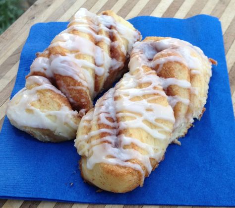 Every now and then you can splurge, especially on these yummy cinnamon twists formulated by my sister...and featured on FriendshipBreadKitchen.com!!! Amish Bread Starter, Amish Bread Recipes, Amish Friendship Bread Starter Recipes, Friendship Recipe, Friendship Bread Recipe, Friendship Bread Starter, Bread Cinnamon, Amish Bread, Amish Friendship Bread