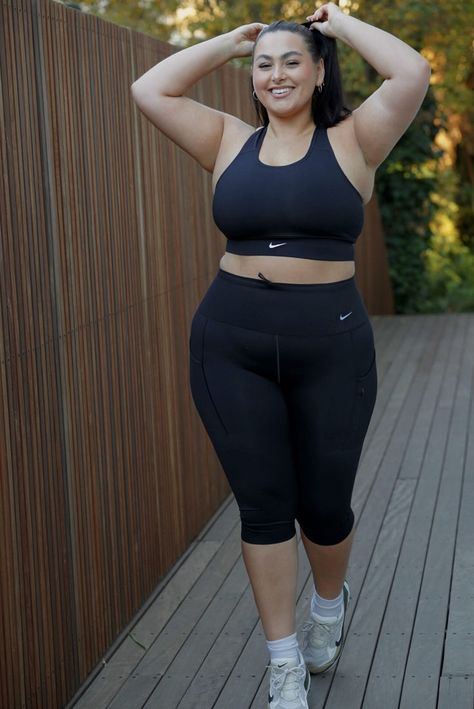 Plus Size Gym Outfits, Plus Size Biker Shorts, Sports Illustrated Cover, Cute Hiking Outfit, Sportswear Outfits, Cute Workout Outfits, Curve Model, Jordan Peterson, Plus Size Workout