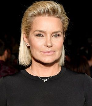 Yolanda Hadid Modeling, Yolanda Foster Style, Yolanda Foster, Yolanda Hadid, Natural Highlights, Modern Haircuts, Hadid Style, Older Women Hairstyles, Short Hair Cuts For Women