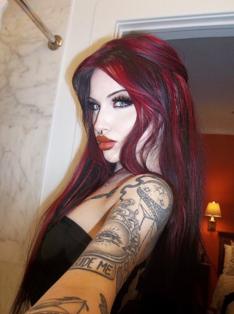 Red Halo Hair, Halo Hair Color, Vampire Hair, 2000s Hair, Strawberry Blonde Hair Color, Red Hair Inspo, Gothic Hairstyles, Goth Hair, Halo Hair