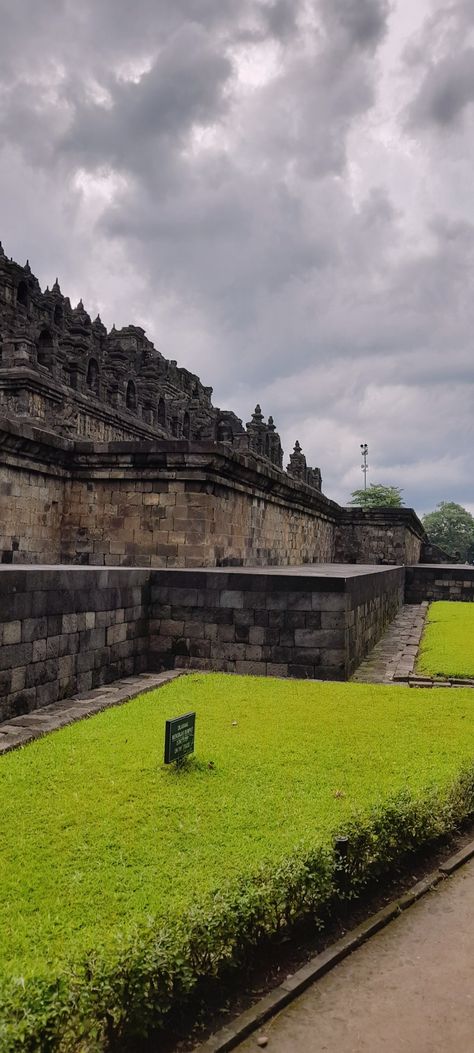 #candiborobudur
#candiborobudurterbaru
#thumbnail
#wajahbarucandiborobudur
#hargatiketmasuk2022candiborobudur
#candiborobudursaatini
#wisatajogja Candi Borobudur Aesthetic, Borobudur Aesthetic, Thumbnail Background, Railroad Tracks, Nature