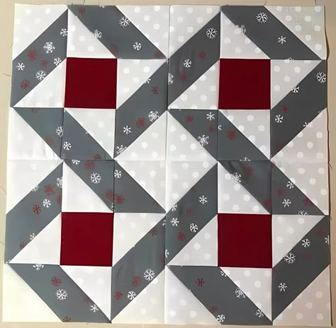 Hst Quilt Patterns, Quilt For Men, Ship Quilt, Easy Quilt Tutorials, Hst Blocks, Knitted Flower Pattern, Hst Quilt, Leaves Quilt, Half Square Triangle Quilts Pattern