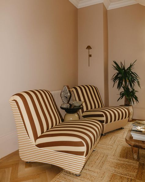 If you’re on the hunt for a set of perfect striped pieces, look no further as interior consultant @poppie.clements has reimagined her 1970s lounge chairs with a mix of stripes, and we’re obsessed. With a look that reminds us of edible chocolates, these chairs are dressed in Sawdust & Peat and accented with a base of Ochre & Tofu. DM us for more information if you’re interested in this set… Striped Accent Chair, 1970s Lounge, Striped Fabric, Striped Fabrics, Lounge Chairs, Accent Chair, Chocolates, Lounge Chair, Accent Chairs