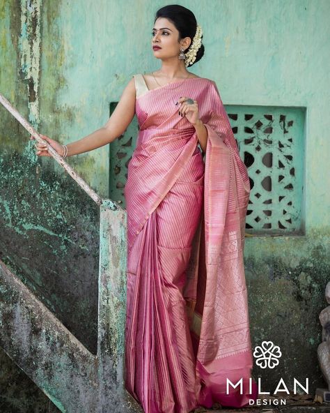 Pink Sarees, Orang India, Onion Pink, Pengantin India, Indian Sari Dress, Bridesmaid Saree, Silk Saree Kanchipuram, Saree Poses, Saree Blouse Patterns