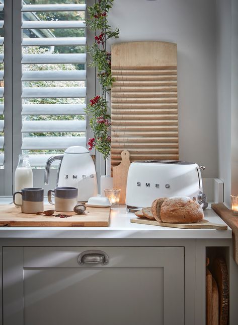 Smeg Matte White, White Smeg Appliances, Smeg Range, Matte Kitchen, White Toaster, Smeg Kettle, Smeg Toaster, Power Cord Storage, Smeg Kitchen