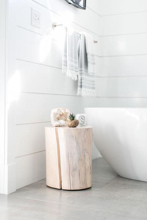 Tree stump accent table Interior Design Industrial, Industrial Laundry, Bathroom Lighting Design, Bathroom Construction, Bathroom Stool, Bathtub Design, Bathroom Themes, House Decor Rustic, Trendy Bathroom