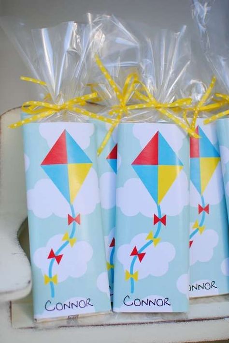 Kite Themed Party Birthday Party Ideas Kite Birthday Party, Paper Airplane Party, Kite Party, Aviation Party, Baby Shower Cake Table, Diy Kite, Creative Wrapping, Airline Ticket, Smash Cake Boy