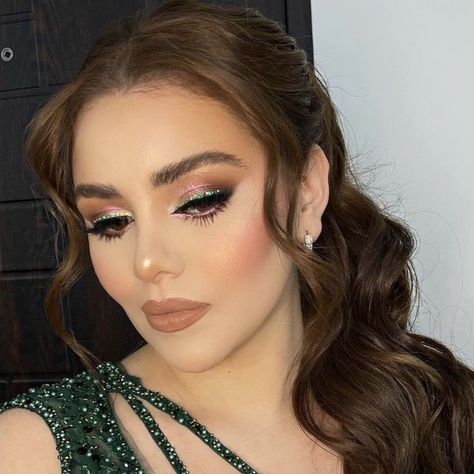 Dark Green Dress Makeup Look, Green Dress Makeup, Makeup Ojos, Light Makeup Looks, Bridesmaid Hair Makeup, Eye Makeup Designs, Natural Wedding Makeup, Fancy Makeup, Makeup Eye Looks