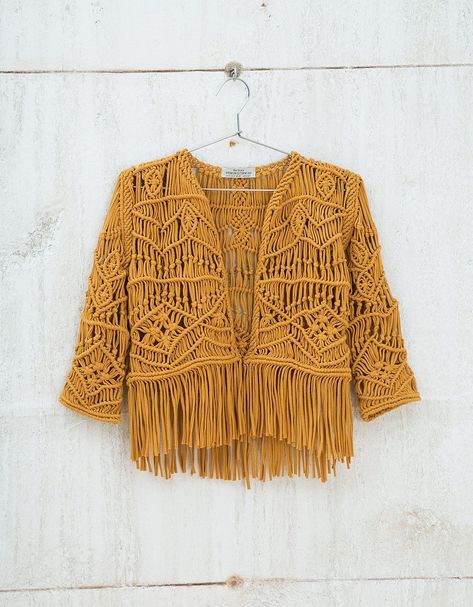 4122cb13c7a474c1976c9706ae36521d Macrame Fashion, Macrame Clothes, Macrame Dress, Diy Vetement, Estilo Hippie, Stil Boho, Bracelet Friendship, Macrame Patterns Tutorials, Micro Macramé